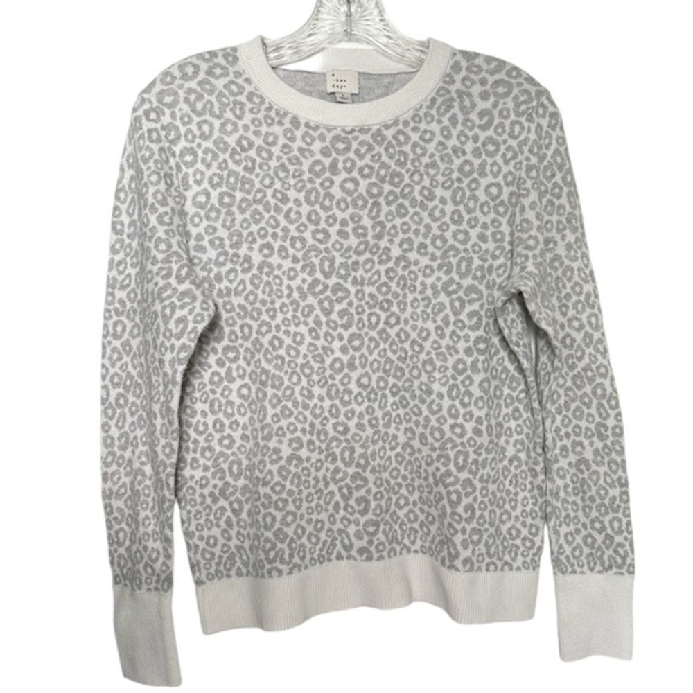 A New Day Gray Cheetah Print Sweater Womens L Comfy Crew Neck Pull On